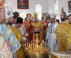 В Киеве освятили три новые церкви 