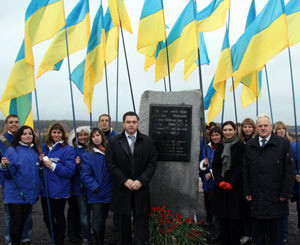 Партия регионов увековечит советских воинов в камне 