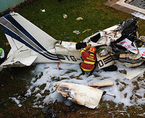 В США на жилой дом рухнул самолет  