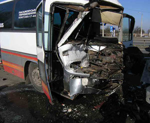 На трассе Киев-Одесса автобус с людьми протаранил 