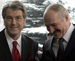 Ющенко и Лукашенко прилетели в Ивано-Франковск 