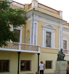 Из галереи Айвазовского в Феодосии вынесли картины 