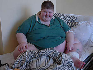 Мальчик весов в 180 килограмм угодил в больницу из-за увиденного на телешоу 