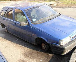 В Одессе поймали банду, снимавшую колеса с машин  