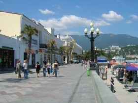 На жилье в Ялте желающих нет? 