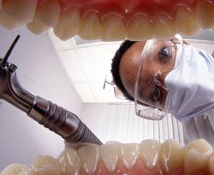 У 107-летней китаянки выросли новые зубы  