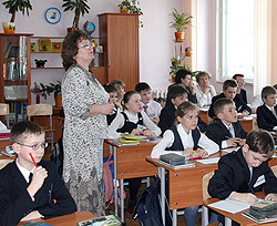 Украинские школьники и студенты вернулись за парты 