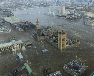 Сильные наводнения затопили страны по обе стороны Атлантики  