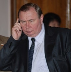 Мэр Симферополя говорит, что квартиру куму не выделял 