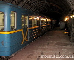 Красную ветку киевского метрополитена парализовало на полчаса 