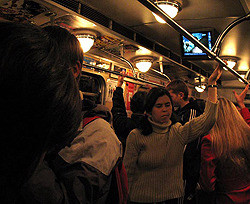 В киевском метро отменяют годовые и квартальные проездные  