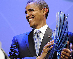 Обама стал обладателем Нобелевской премии  
