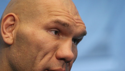 Известный российский боксер-супертяжеловес Николай Валуев прилетел в Киев.