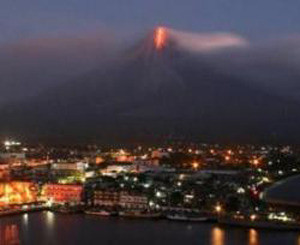 Из-за опасности извержения вулкана на Филиппинах эвакуировали 50 тысяч человек 