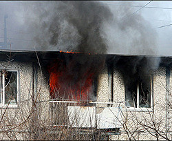 Киевская семья самостоятельно восстанавливает свою сгоревшую квартиру 