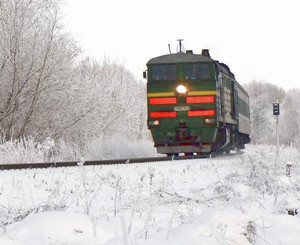 Пути на Донецкой железной дороге расчищают 5 тысяч человек 