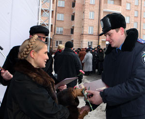 Тимошенко заявляет, что все очередники получат квартиры в ближайшее время 