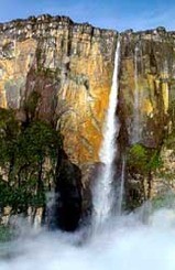 Уго Чавес переименовал самый высокий в мире водопад 