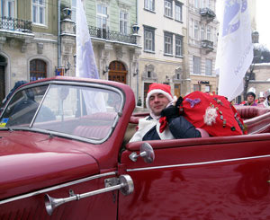 Во Львове прошел парад  святых Николаев, а в Киеве - Дедов Морозов 