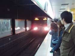 В шанхайском метро столкнулись поезда 