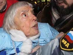 В Москве арестовали оппозиционерку в костюме Снегурочки 