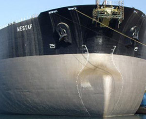 Очередной жертвой пиратов стал танкер с украинцами  