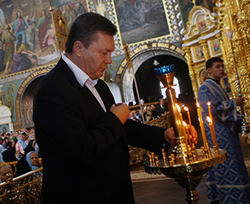 Накануне выборов Янукович попросил победы у Бога 