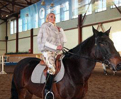 Анастасия Волочкова отметила день рождения на коне 
