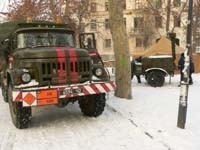 Замерзших севастопольцев отогревают буржуйками 