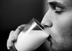 Мишель Обама заставит американцев пить только обезжиренное молоко 