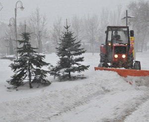 Власти Симферополя отправили всю технику «на войну» 