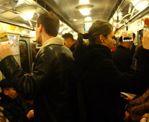 На станции метро «Крещатик» орудует банда карманников 