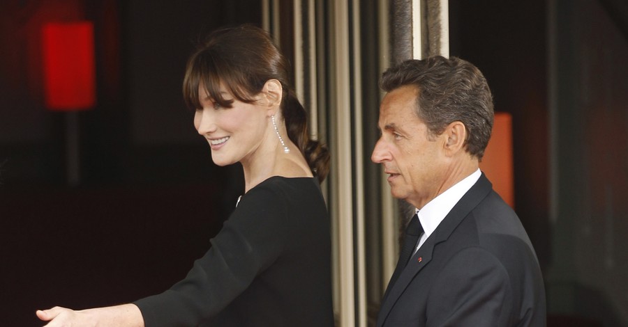 Саркози и Бруни показали новорожденную дочь 