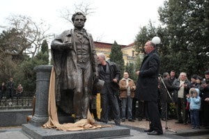 В Ялте открыли памятник Пушкину 