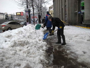 Такого снега старые крыши не выдержат? 