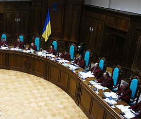 Суд приостановил решение ЦИК о признании Януковича победителем президентских выборов  