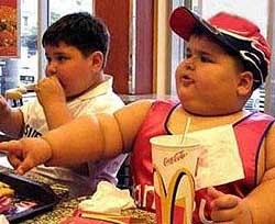 Дети страдают ожирением из-за опеки бабуль 