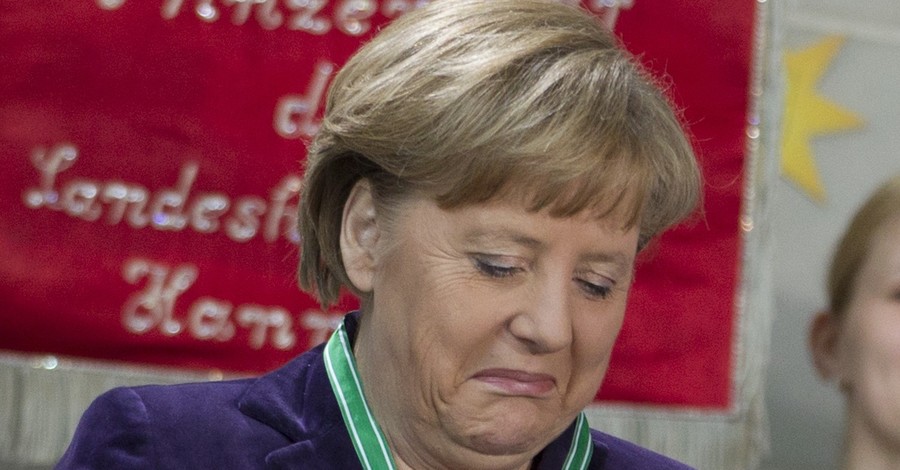 Анхеле Меркель подарили золотого гуся
