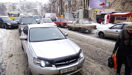 Снег в Одессе: пробки на дорогах и Дюк в маске 