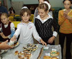 В  школах  и садиках детям стали давать меньше мяса и отказались от фруктов 