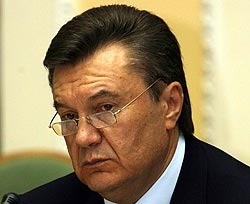Януковича лишили депутатства 