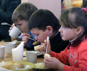 Обеды для школьников: Порция либо подорожает, либо уменьшится 