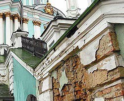 Тимошенко нашла деньги на ремонт Андреевской церкви 