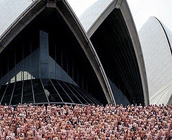 Пять тысяч геев и лесбиянок разделись у Сиднейской оперы 