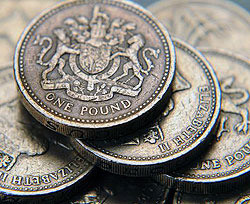 Эксперты советуют избавляться от британских фунтов 