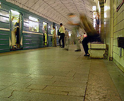 Политики будут объявлять остановки в метро 