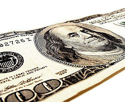 США введет в обращение новую 100-долларовую купюру  