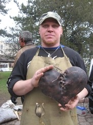 На 8 Марта крымчанкам подарят железные цветы 