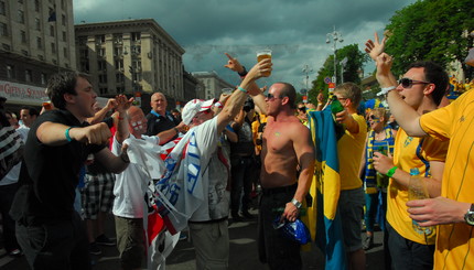 Потасовка на Майдане фанатами Англии и Швеции