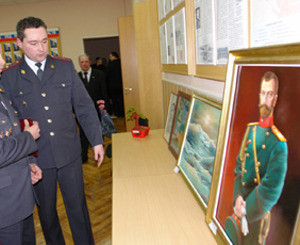 В милицейском главке Донецка открылась выставка натюрмортов 